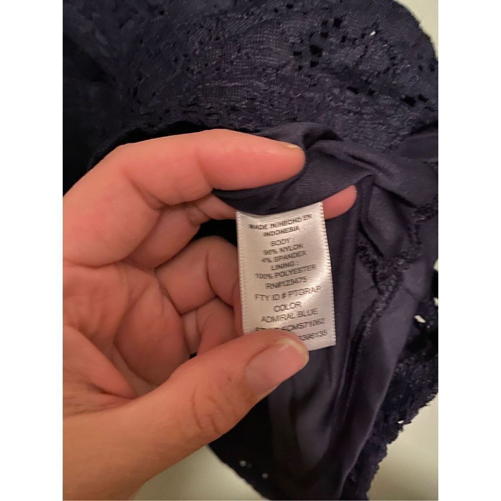 Ellen Tracy Co Women’s Tank Top Blouse Navy Lace Sleeveless Gold Button M - Picture 5 of 6